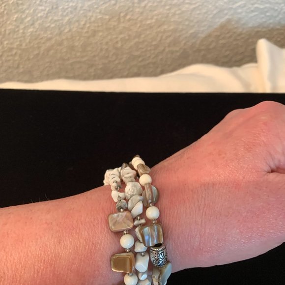 chip stone and bead coil bracelet - Picture 4 of 5